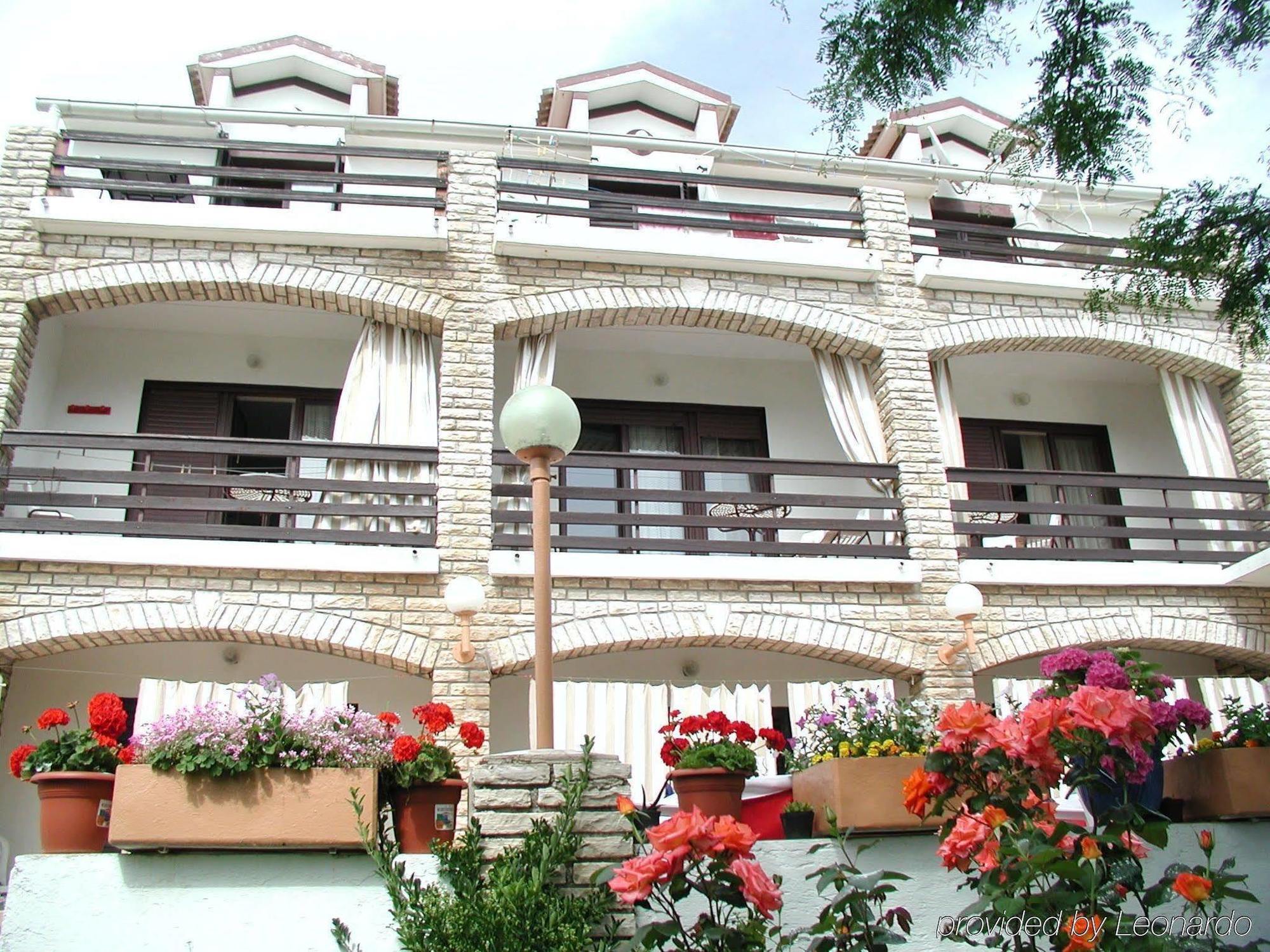 Hotel Tony Паг Екстер'єр фото