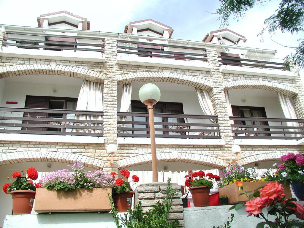 Hotel Tony Паг Екстер'єр фото